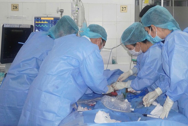 Ho có đờm xanh suốt 10 ngày, bệnh nhân suýt tử vong vì chủ quan- Ảnh 1. Ho có đờm xanh suốt 10 ngày, bệnh nhân suýt tử vong vì chủ quan- Ảnh 1.