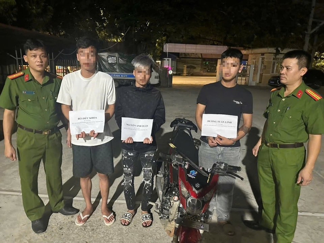 Khởi tố nhóm thanh thiếu niên 'gặp ai cũng chém' để thể hiện bản thân- Ảnh 1. Khởi tố nhóm thanh thiếu niên 'gặp ai cũng chém' để thể hiện bản thân- Ảnh 1.