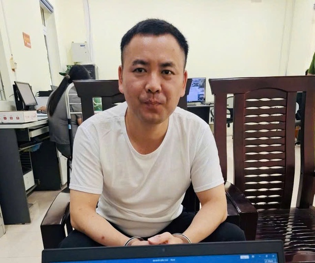 'Trùm' đưa người vượt biên trái phép ra đầu thú sau thời gian bị truy nã- Ảnh 1. 'Trùm' đưa người vượt biên trái phép ra đầu thú sau thời gian bị truy nã- Ảnh 1.