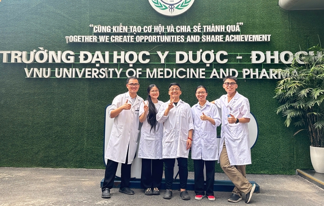 Đề xuất miễn học phí cho bác sĩ nội trú: Người trong cuộc nói gì?- Ảnh 1.