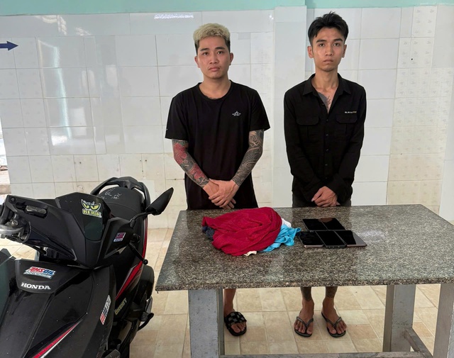 Bắt TikToker 'Thuận khùng báo đời' và 'Minh báo đời yêu em' vì dàn cảnh phản cảm- Ảnh 1.