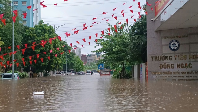Hà Nội mưa dông, cảnh báo nhiều điểm ngập lụt chiều nay- Ảnh 2.
