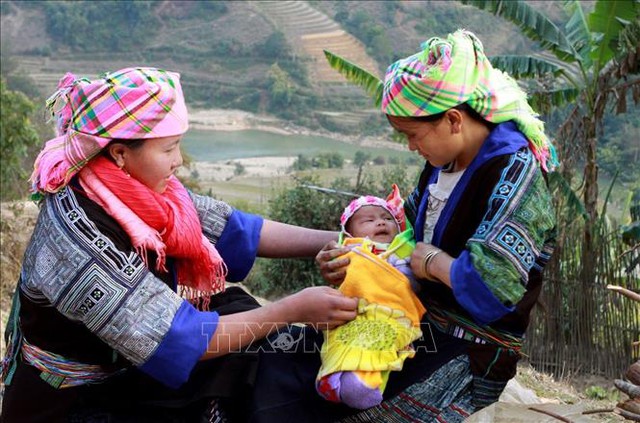 Phát huy hơn nữa vai trò của cô đỡ thôn, bản ở vùng đồng bào dân tộc thiểu số và miền núi- Ảnh 1.