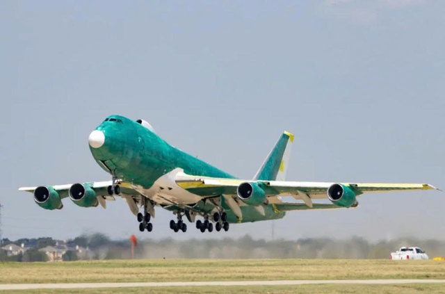 Máy bay 'Ngày tận thế' E-4B của Mỹ hiếm hoi xuất hiện trong tình trạng 'trần trụi'- Ảnh 1.