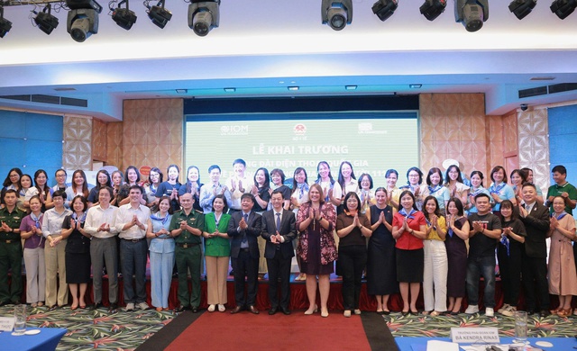 Khai trương tổng đài điện thoại quốc gia miễn phí về phòng, chống mua bán người 111- Ảnh 4.