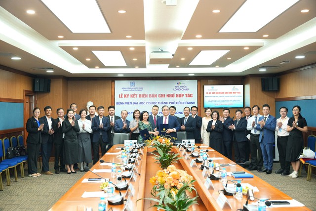 Long Châu – Bệnh viện Đại học Y Dược ký kết hợp tác chiến lược, đồng kiến tạo hệ sinh thái y tế vì sức khỏe người Việt- Ảnh 1. Long Châu – Bệnh viện Đại học Y Dược ký kết hợp tác chiến lược, đồng kiến tạo hệ sinh thái y tế vì sức khỏe người Việt- Ảnh 1.