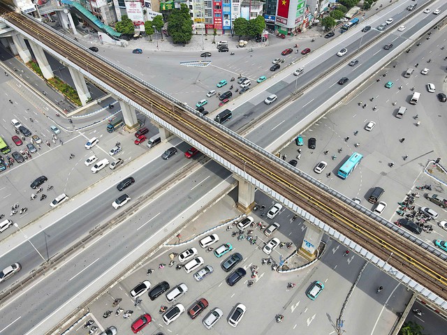 Bất ngờ với giao thông Hà Nội ngày cuối nghỉ lễ Quốc khánh 2/9- Ảnh 3. Bất ngờ với giao thông Hà Nội ngày cuối nghỉ lễ Quốc khánh 2/9- Ảnh 3.
