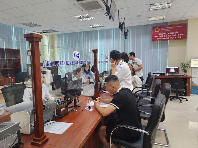 Thanh Hóa đẩy mạnh chuyển đổi số vì mục tiêu 'người dân là trung tâm'- Ảnh 3. Thanh Hóa đẩy mạnh chuyển đổi số vì mục tiêu 'người dân là trung tâm'- Ảnh 3.