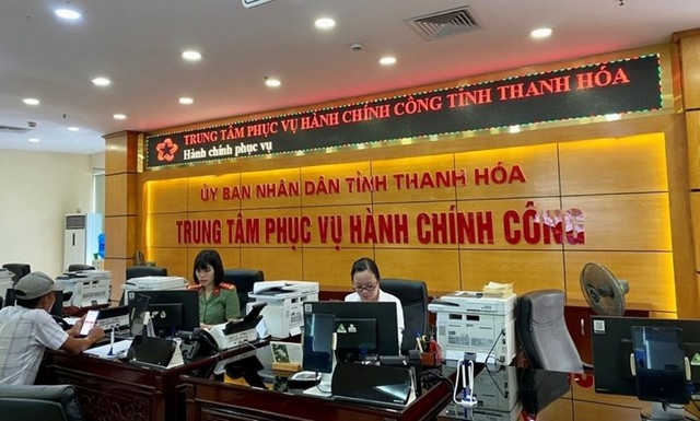 Thanh Hóa đẩy mạnh chuyển đổi số vì mục tiêu 'người dân là trung tâm'- Ảnh 4. Thanh Hóa đẩy mạnh chuyển đổi số vì mục tiêu 'người dân là trung tâm'- Ảnh 4.