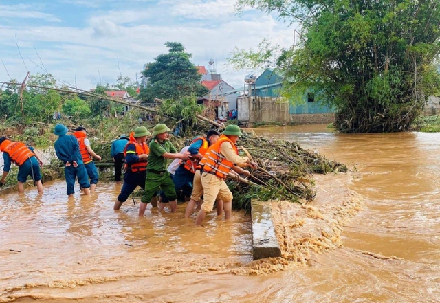 Siêu bão Rasaga đổi hướng đi thẳng vào Vịnh Bắc Bộ, chuẩn bị ứng phó thế nào?- Ảnh 2.