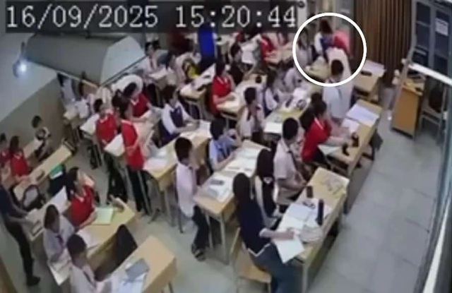 Cô giáo bị học sinh hành hung ngay trong lớp học ở Hà Nội- Ảnh 1.