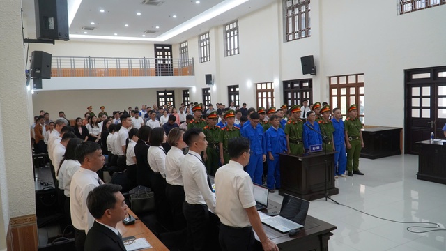 26 bị cáo trong đại án hối lộ, mua bán hóa đơn khống hầu tòa- Ảnh 2.