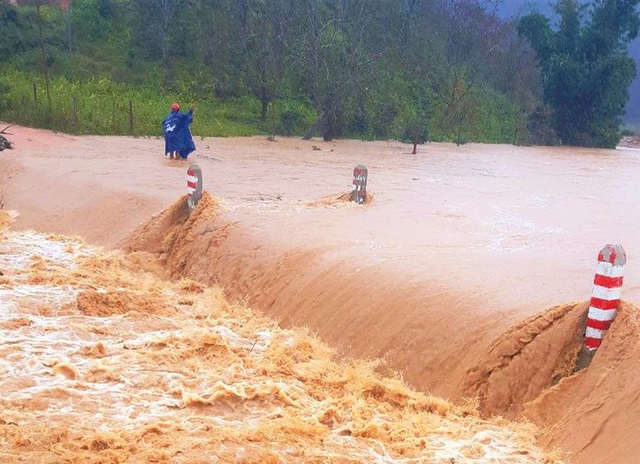 Tổng đài 112 sẵn sàng tiếp nhận thông tin sự cố do bão Ragasa- Ảnh 2.