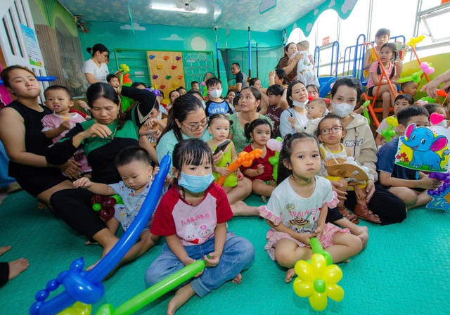 Ấm áp Trung thu sớm cho bệnh nhi tại BV Đa khoa Khánh Hoà- Ảnh 1.