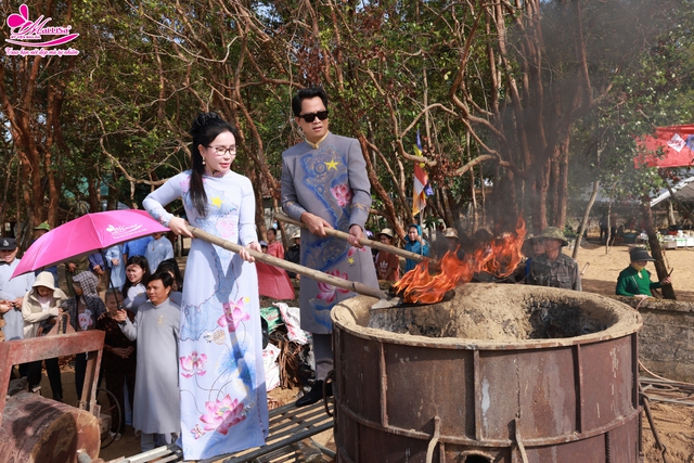 Vợ chồng Mailisa phát tâm đúc đại hồng chung mùa Vu Lan- Ảnh 1. Vợ chồng Mailisa phát tâm đúc đại hồng chung mùa Vu Lan- Ảnh 1.