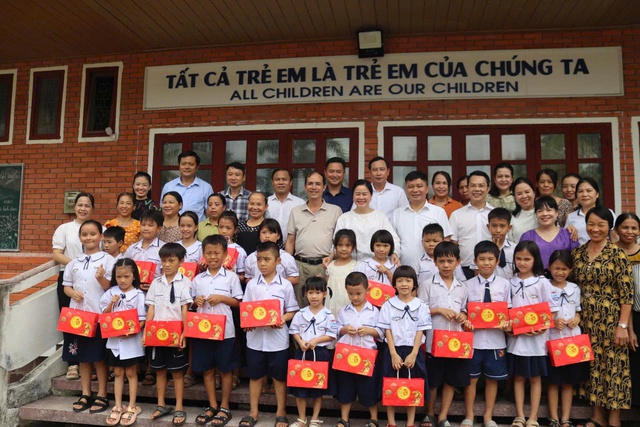 116 suất quà Trung thu đến với trẻ em có hoàn cảnh đặc biệt- Ảnh 1.