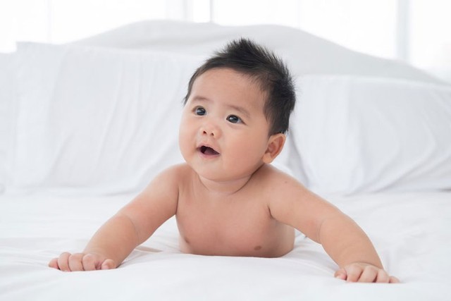 Những nguyên tắc vàng giúp cha mẹ đồng hành cùng bé trong giai đoạn ăn dặm- Ảnh 1.