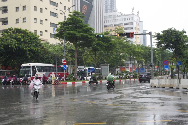 Cận cảnh camera AI phạt nguội phát hiện hàng nghìn vi phạm trong nửa ngày tại Hà Nội- Ảnh 1.