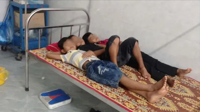 40 học sinh trường dân tộc bán trú nhập viện nghi bị ngộ độc thực phẩm- Ảnh 1.