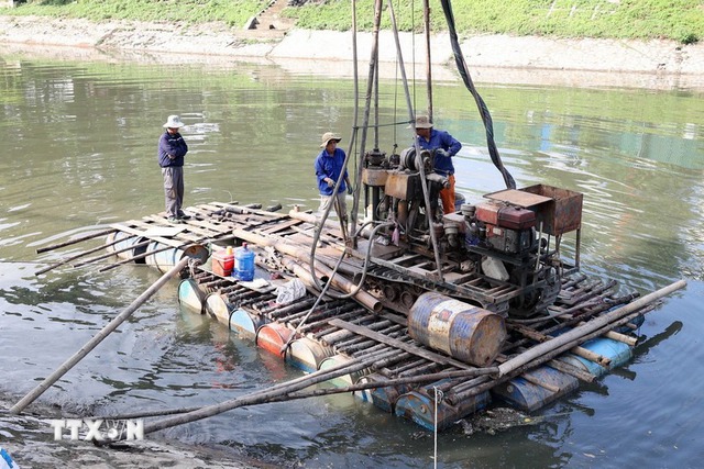 Hà Nội tăng cường kiểm soát, đảm bảo vệ sinh môi trường lưu vực sông Tô Lịch- Ảnh 1.