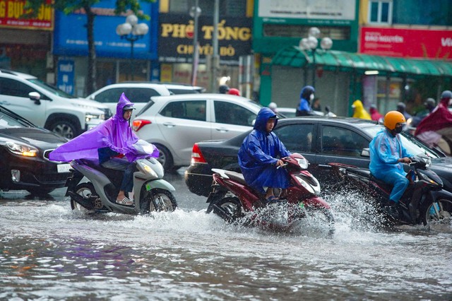 Những tuyến phố Hà Nội ngập úng sáng 30/9- Ảnh 2.