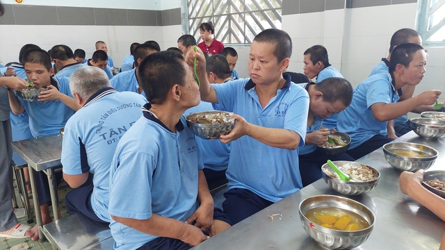 Chuyện xúc động ở Trung tâm Điều dưỡng tâm thần Tân Định- Ảnh 2. Chuyện xúc động ở Trung tâm Điều dưỡng tâm thần Tân Định- Ảnh 2.