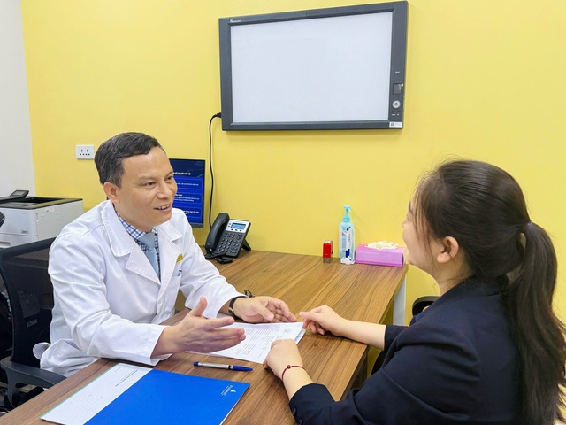 PGS.TS.BS Trần Mạnh Hùng: Từ những ca mổ 'cân não' đến khát vọng nâng tầm ngoại khoa Việt Nam tại Vinmec- Ảnh 2. PGS.TS.BS Trần Mạnh Hùng: Từ những ca mổ 'cân não' đến khát vọng nâng tầm ngoại khoa Việt Nam tại Vinmec- Ảnh 2.