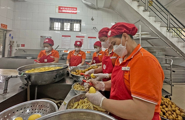 Đâu là giải pháp khi bữa ăn bán trú trở thành nỗi lo thường trực?- Ảnh 1.