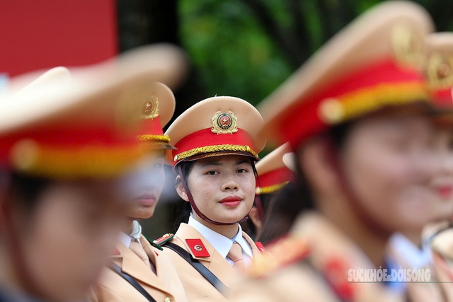 Cảm xúc khó quên của các nữ chiến sĩ trong vòng tay nhân dân khi thực hiện nhiệm vụ A80- Ảnh 2. Cảm xúc khó quên của các nữ chiến sĩ trong vòng tay nhân dân khi thực hiện nhiệm vụ A80- Ảnh 2.