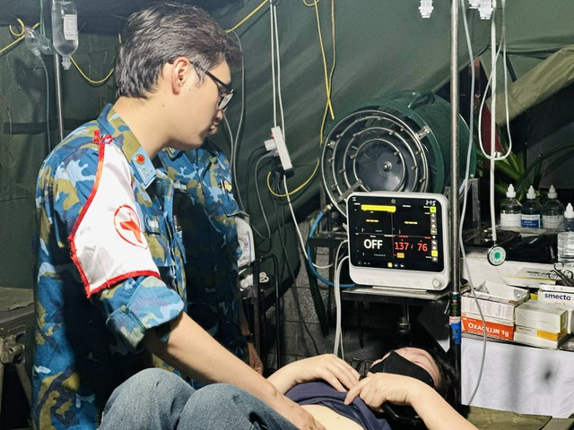 Đêm không ngủ ở lều quân y A80- Ảnh 4. Đêm không ngủ ở lều quân y A80- Ảnh 4.