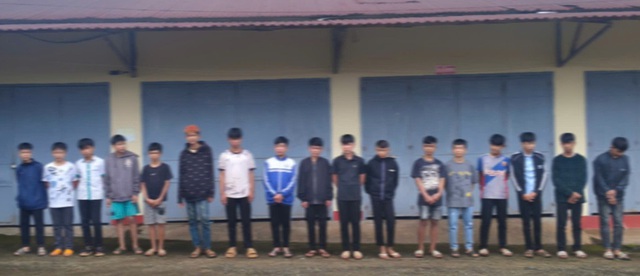 Hai nhóm học sinh rủ chục người mang hung khí đi giải quyết mâu thuẫn- Ảnh 1.