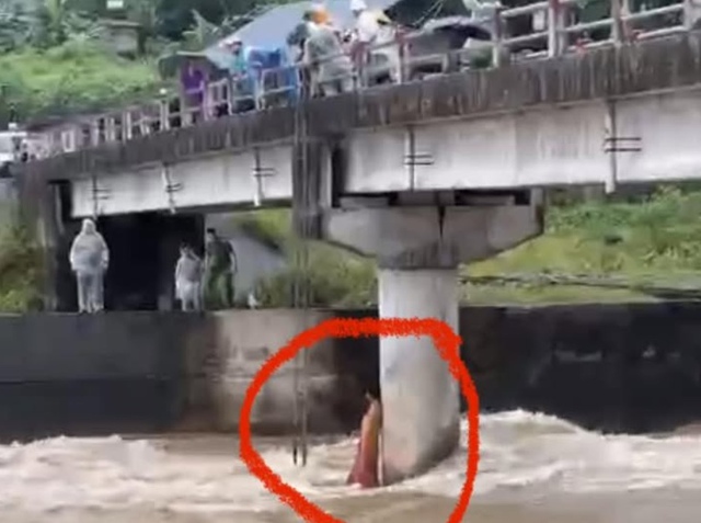 Tuyên Quang: Giải cứu người đàn ông mắc kẹt giữa dòng lũ- Ảnh 1.