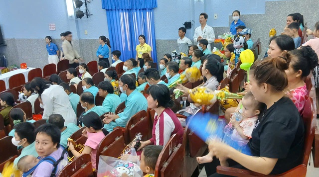 Trung thu đặc biệt ở Bệnh viện Đa khoa Khánh Hòa- Ảnh 1.