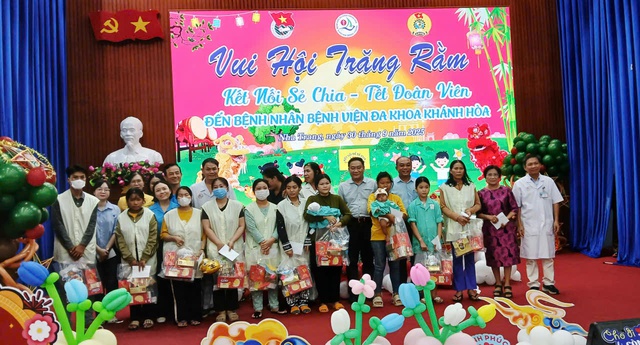 Trung thu đặc biệt ở Bệnh viện Đa khoa Khánh Hòa- Ảnh 2.