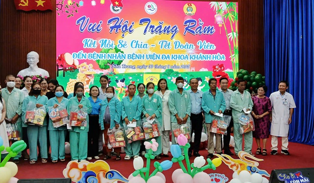 Trung thu đặc biệt ở Bệnh viện Đa khoa Khánh Hòa- Ảnh 3.