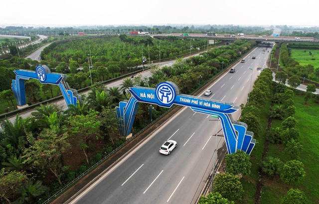 Kiến nghị cấm xe tải lưu thông ở làn tốc độ cao nhất trên cao tốc Đại lộ Thăng Long và Võ Nguyên Giáp- Ảnh 2. Kiến nghị cấm xe tải lưu thông ở làn tốc độ cao nhất trên cao tốc Đại lộ Thăng Long và Võ Nguyên Giáp- Ảnh 2.