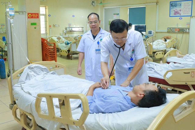 Kỳ tích cứu sống bệnh nhân ngừng tim gần 40 phút- Ảnh 2. Kỳ tích cứu sống bệnh nhân ngừng tim gần 40 phút- Ảnh 2.