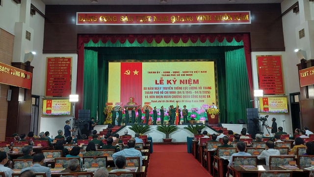 Bộ Tư lệnh TPHCM đón nhận Huân chương Quân công hạng Ba- Ảnh 1.