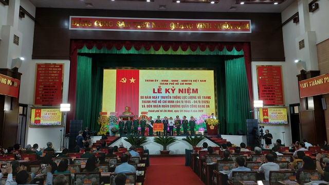 Bộ Tư lệnh TPHCM đón nhận Huân chương Quân công hạng Ba- Ảnh 2.