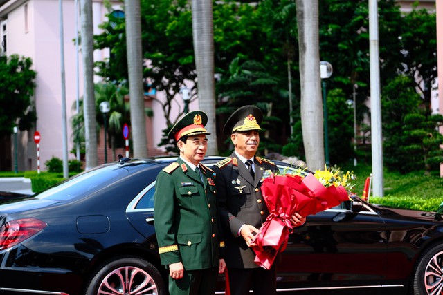 Đại tướng Phan Văn Giang chủ trì lễ đón Bộ trưởng Bộ Quốc phòng Azerbaijan- Ảnh 1. Đại tướng Phan Văn Giang chủ trì lễ đón Bộ trưởng Bộ Quốc phòng Azerbaijan- Ảnh 1.