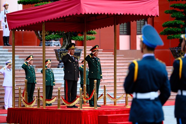 Đại tướng Phan Văn Giang chủ trì lễ đón Bộ trưởng Bộ Quốc phòng Azerbaijan- Ảnh 2. Đại tướng Phan Văn Giang chủ trì lễ đón Bộ trưởng Bộ Quốc phòng Azerbaijan- Ảnh 2.