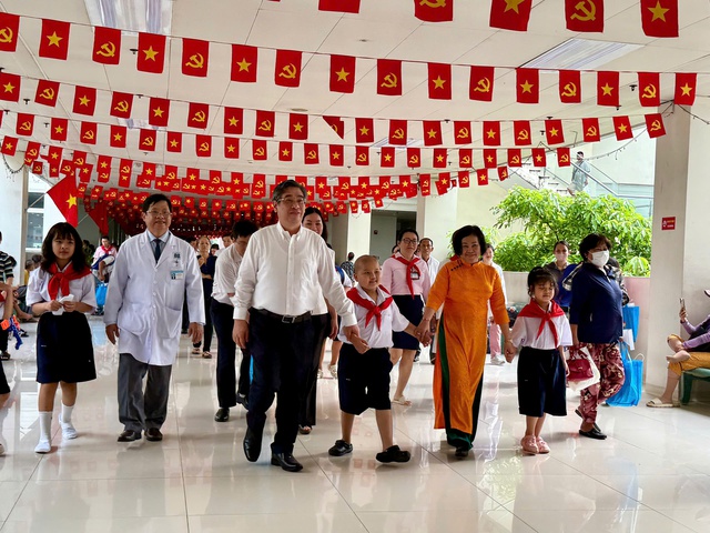 Khai giảng lớp học đặc biệt ở TPHCM tiếp nghị lực cho bệnh nhi ung thư- Ảnh 5. Khai giảng lớp học đặc biệt ở TPHCM tiếp nghị lực cho bệnh nhi ung thư- Ảnh 5.