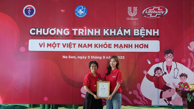 Lifebuoy phối hợp với Hội Thầy thuốc trẻ Việt Nam và các sở, ban ngành tổ chức chuỗi sự kiện hỗ trợ trẻ em Điện Biên mùa tựu trường- Ảnh 3. Lifebuoy phối hợp với Hội Thầy thuốc trẻ Việt Nam và các sở, ban ngành tổ chức chuỗi sự kiện hỗ trợ trẻ em Điện Biên mùa tựu trường- Ảnh 3.