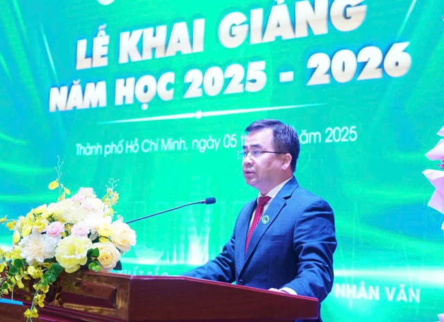 Thứ trưởng Bộ Y tế: 'Đào tạo nhân lực y tế chất lượng cao là trách nhiệm then chốt của Đại học Y Dược TPHCM'- Ảnh 2. Thứ trưởng Bộ Y tế: 'Đào tạo nhân lực y tế chất lượng cao là trách nhiệm then chốt của Đại học Y Dược TPHCM'- Ảnh 2.