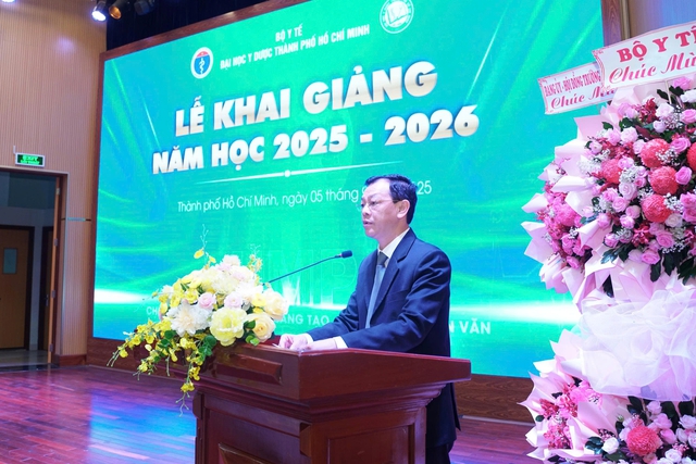 Thứ trưởng Bộ Y tế: 'Đào tạo nhân lực y tế chất lượng cao là trách nhiệm then chốt của Đại học Y Dược TPHCM'- Ảnh 1. Thứ trưởng Bộ Y tế: 'Đào tạo nhân lực y tế chất lượng cao là trách nhiệm then chốt của Đại học Y Dược TPHCM'- Ảnh 1.