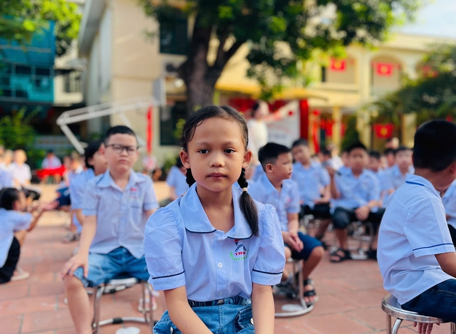 Những khoảnh khắc đáng yêu của học sinh lớp 1 trong ngày khai giảng- Ảnh 6. Những khoảnh khắc đáng yêu của học sinh lớp 1 trong ngày khai giảng- Ảnh 6.
