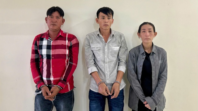 Người phụ nữ mất sạch vàng trong nháy mắt khi nhờ người lạ chở gạo về nhà- Ảnh 1. Người phụ nữ mất sạch vàng trong nháy mắt khi nhờ người lạ chở gạo về nhà- Ảnh 1.