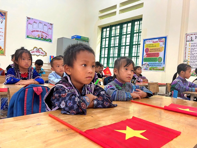 Ngày khai giảng đặc biệt của cô và trò tại điểm trường vùng cao- Ảnh 4. Ngày khai giảng đặc biệt của cô và trò tại điểm trường vùng cao- Ảnh 4.