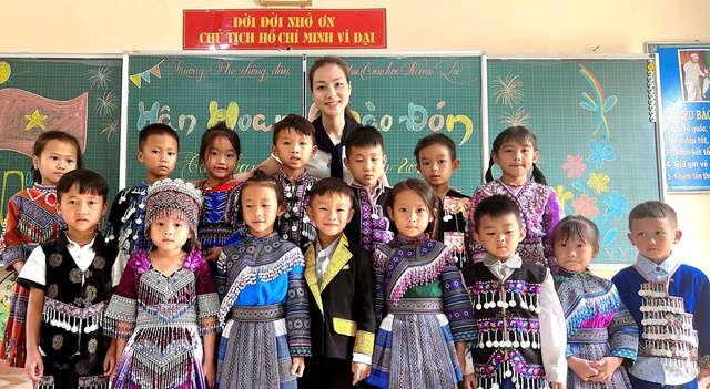 Ngày khai giảng đặc biệt của cô và trò tại điểm trường vùng cao- Ảnh 5. Ngày khai giảng đặc biệt của cô và trò tại điểm trường vùng cao- Ảnh 5.