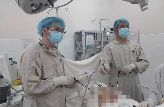 Phẫu thuật nội soi giúp cô gái 21 tuổi thoát khối u buồng trứng, bảo tồn được chức năng sinh sản- Ảnh 2. Phẫu thuật nội soi giúp cô gái 21 tuổi thoát khối u buồng trứng, bảo tồn được chức năng sinh sản- Ảnh 2.